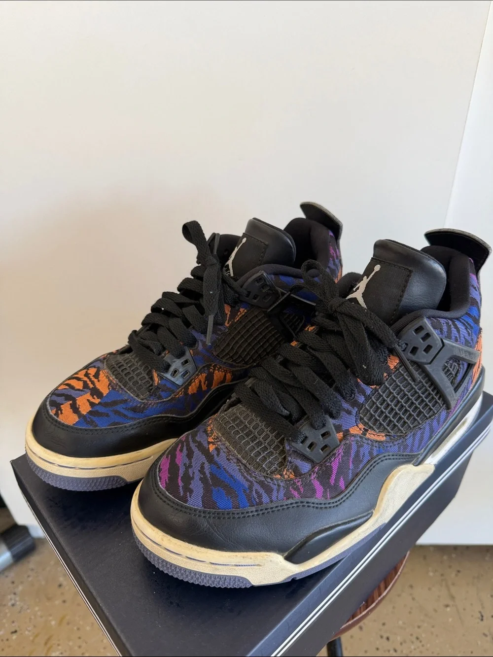Air Jordan 4 Retro SE GS “Tiger Stripes” Rush Violet / Racer Blue Size 6 Y.